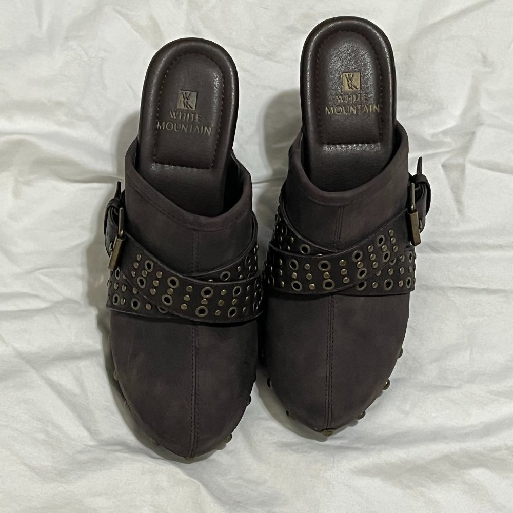 White Mountain Wallis Brown Studded Clogs Size 7